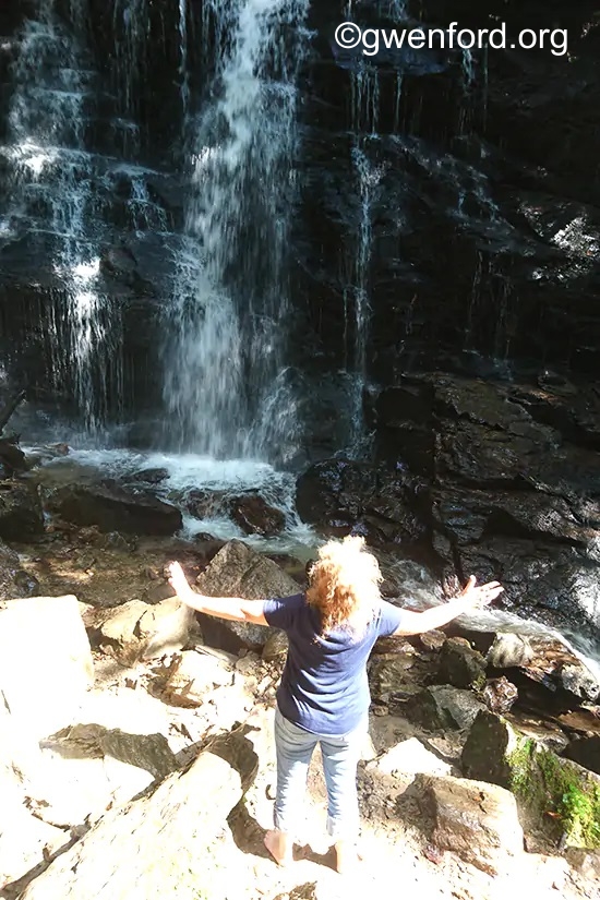 Dr. Gwen Ford praising God for all of nature's beauty.